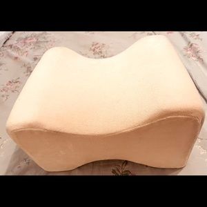 Contour Knee Pillow
